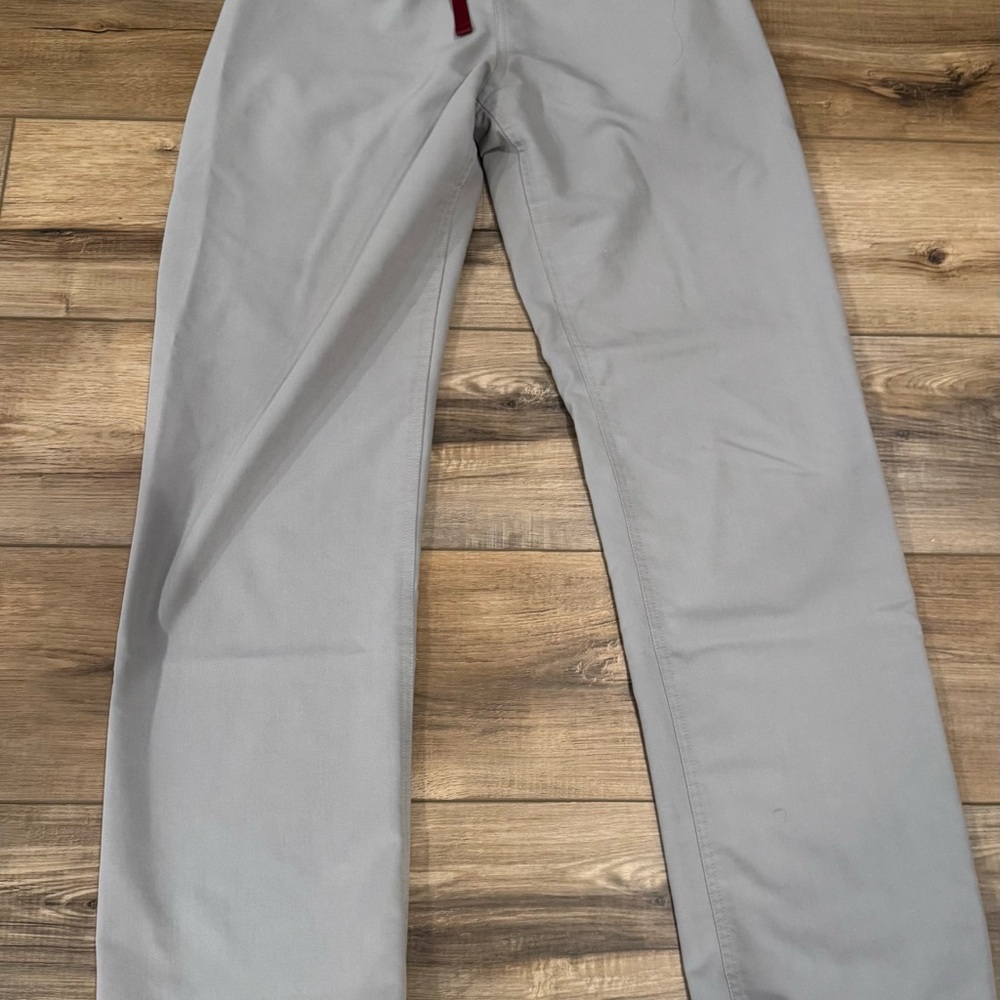 Figs Technical Collection Light Gray women’s scrub pants. Size S.